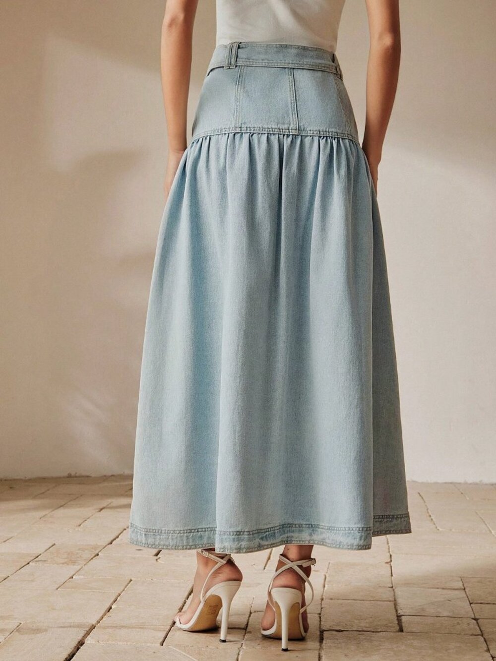 Light Wash Casual Women's Elegant Denim Waist Belt Maxi Skirt With Metal Decor - Picture 2 of 7